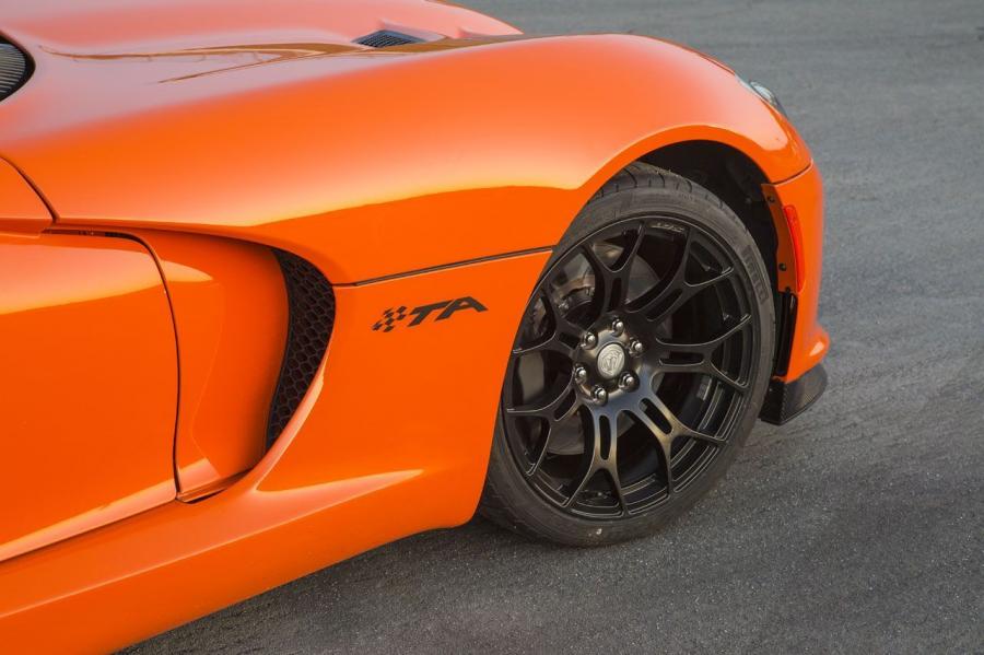 Детали экстерьера SRT Viper TA 2013 года  (фото 63 из 86)